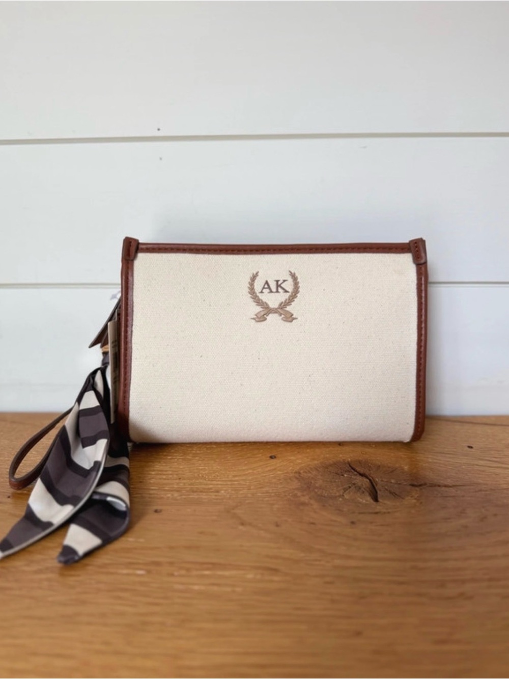 Brand New With Tags Ann Klein Wristlet Clutch Hazelnut Classic Look Scarf
